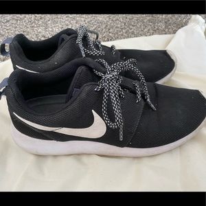 Black Nike Roshe One